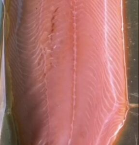 Salmone intero - immagine 1